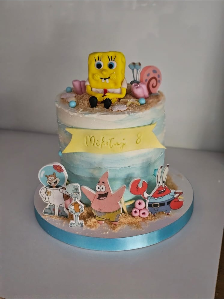 Piętrowy tort SpongeBob z morskimi figurkami